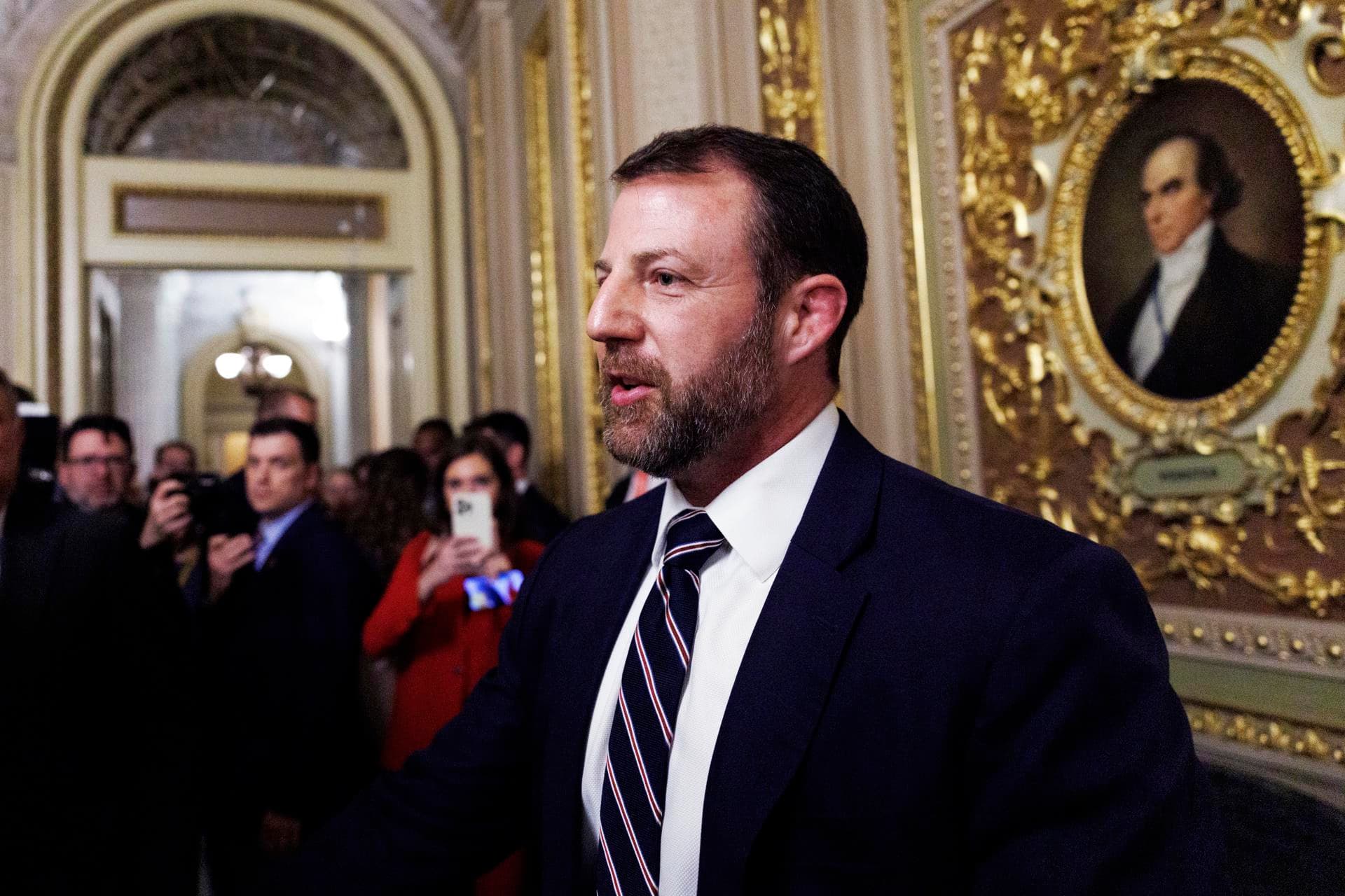 El Senado confirma a Markwayne Mullin al frente de Seguridad Nacional de EE.UU.