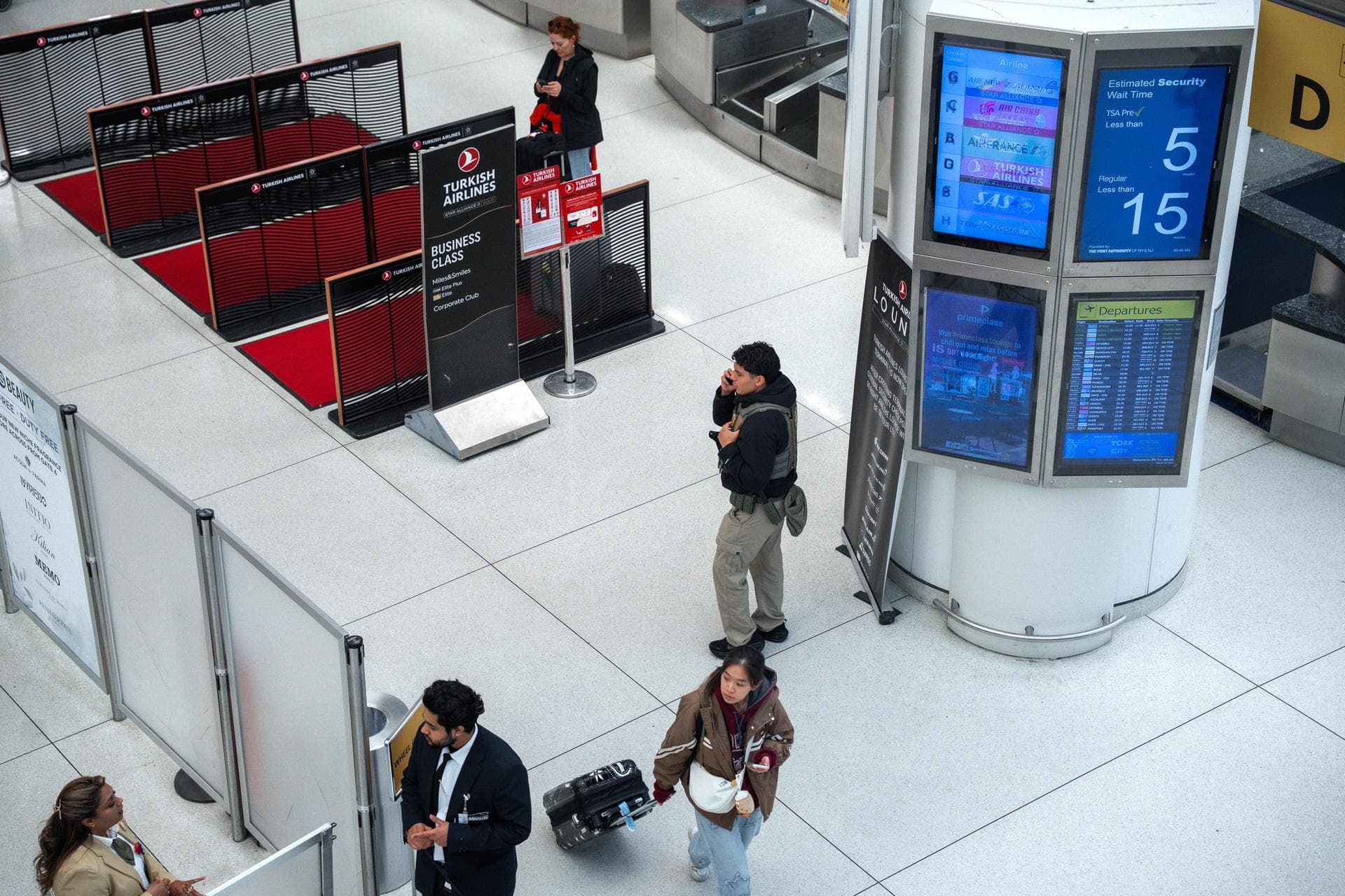 Las bajas en algunos aeropuertos de EEUU rozan el 40%