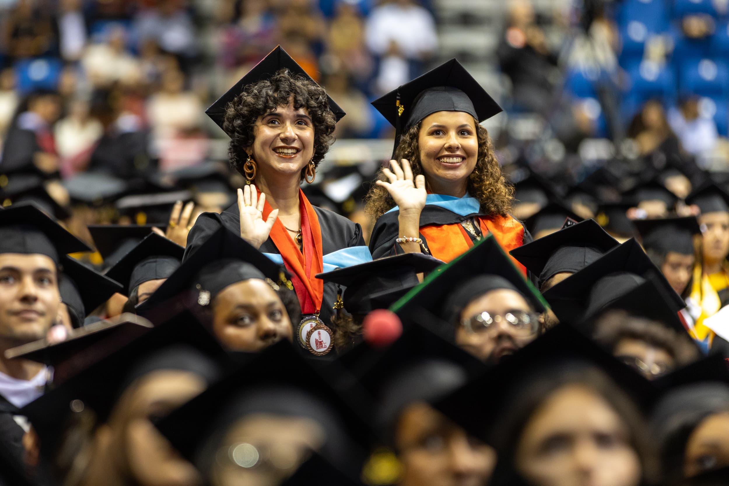 UPR Río Piedras gradúa 2,469 estudiantes y estrena grados académicos