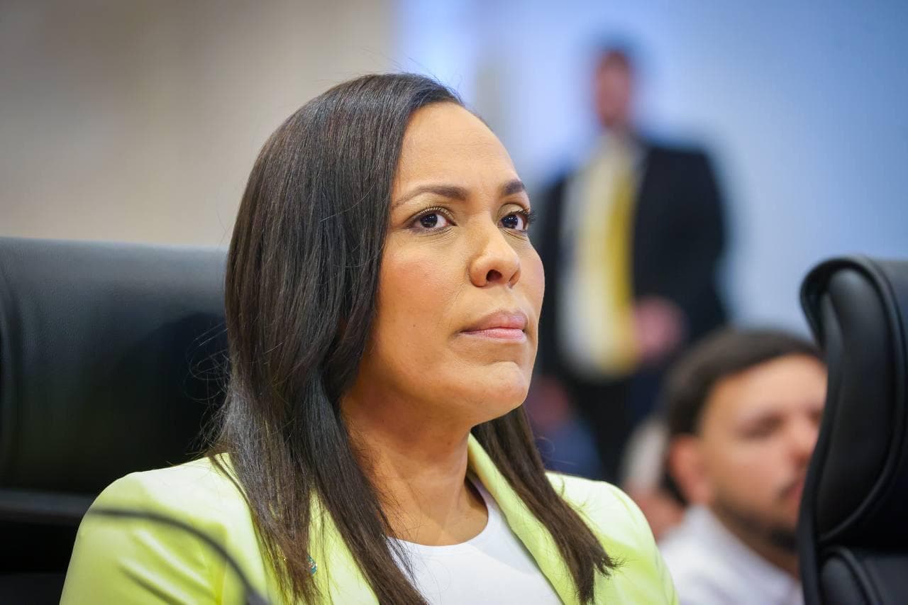Rosachely Rivera ocupará solamente la secretaria de Estado