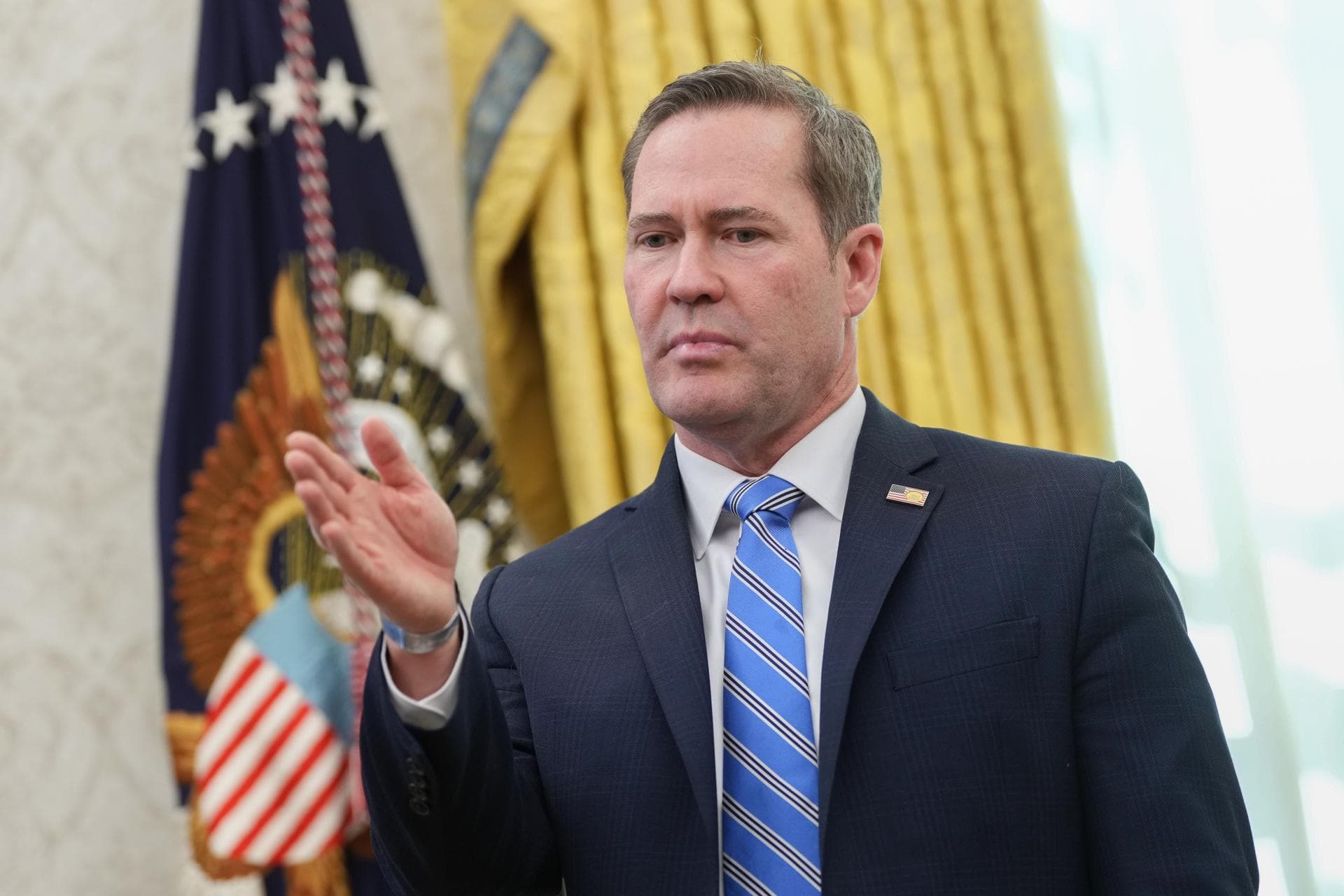 Senado de EE.UU. confirma a Mike Waltz como embajador ante la ONU