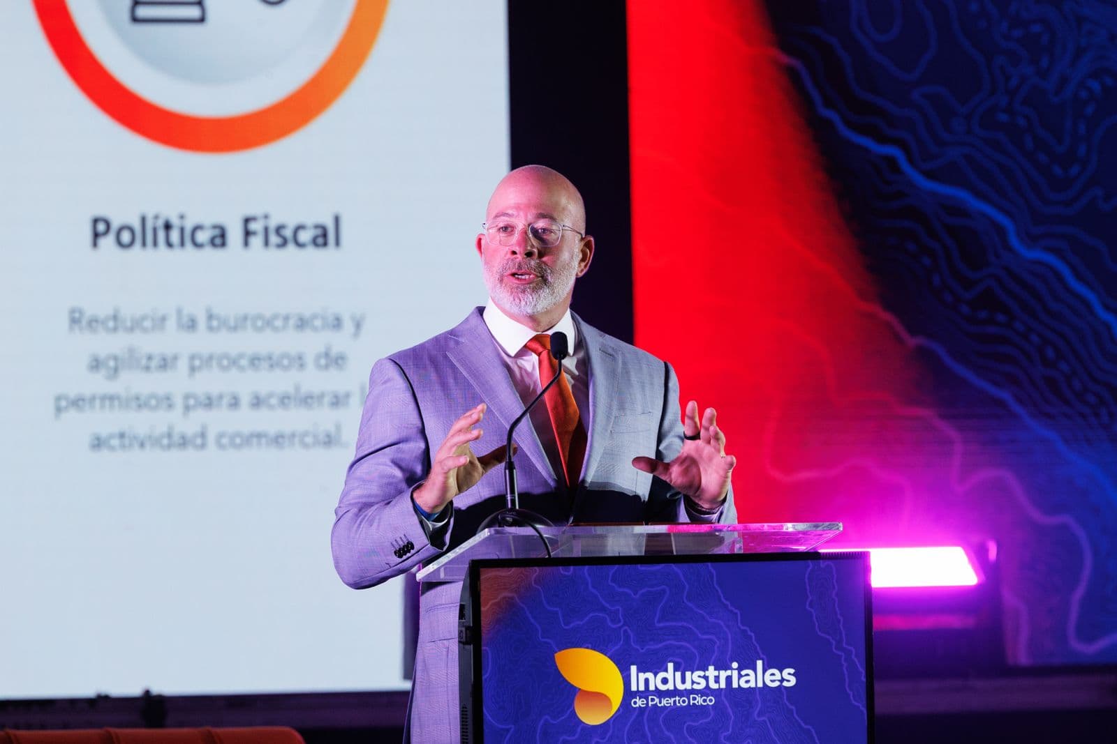 Industriales reclaman cambios en energía, permisos y contribuciones