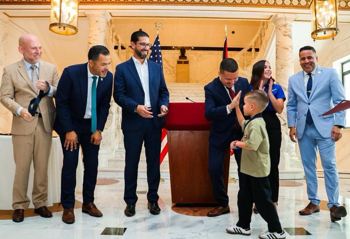 Destacan a deportistas del béisbol como ejemplo para la juventud del Distrito de Guayama