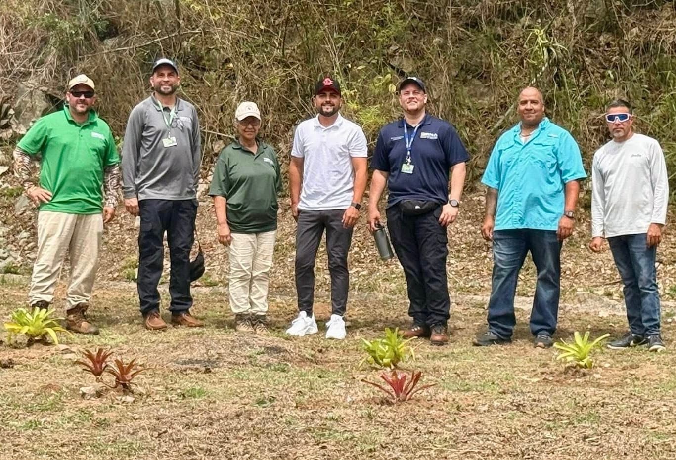 Siembran 100 árboles y plantas ornamentales en Ciales