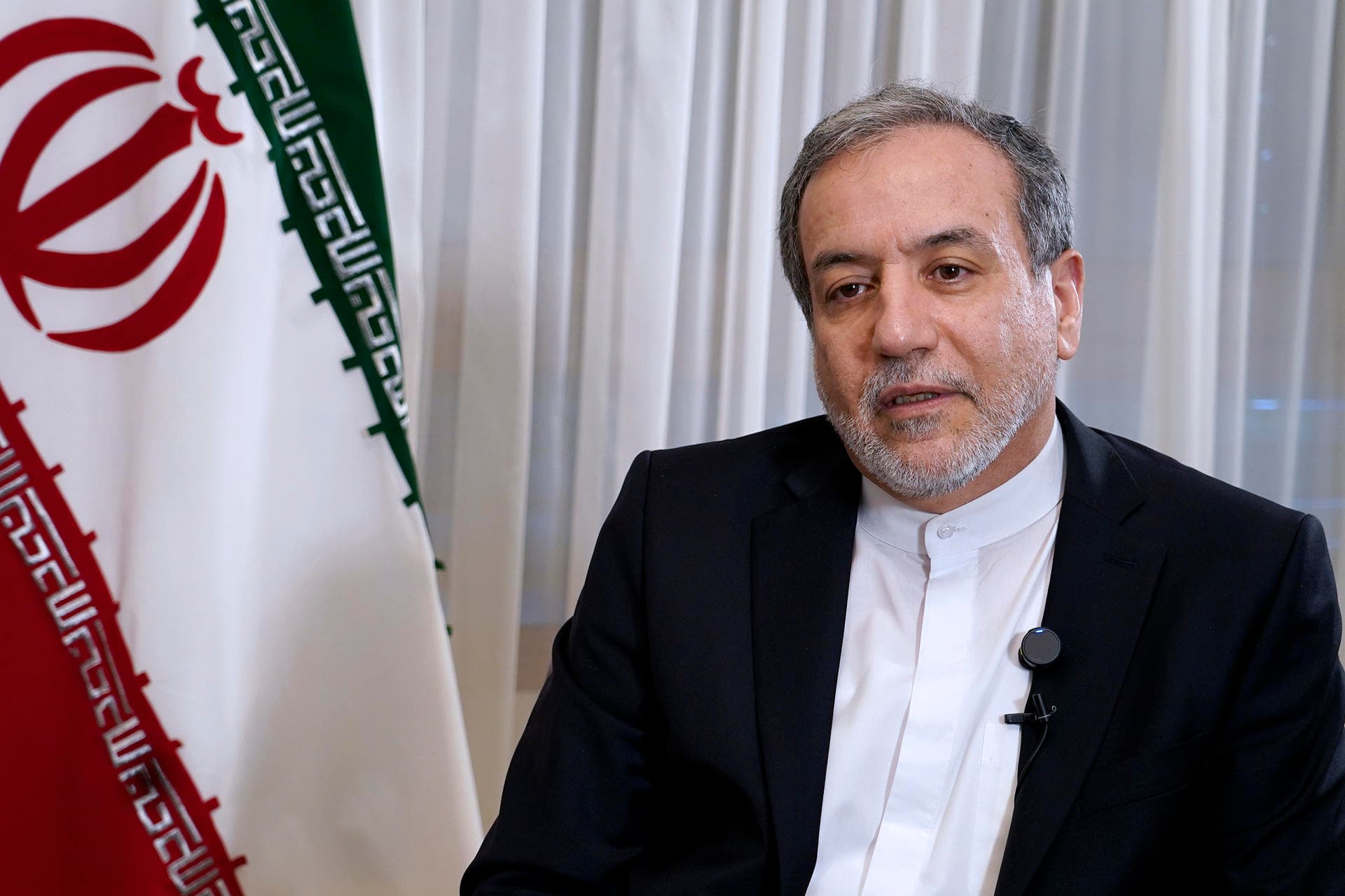 El canciller iraní afirma que su país y EE.UU. continúan sus negociaciones "sin interrupción"