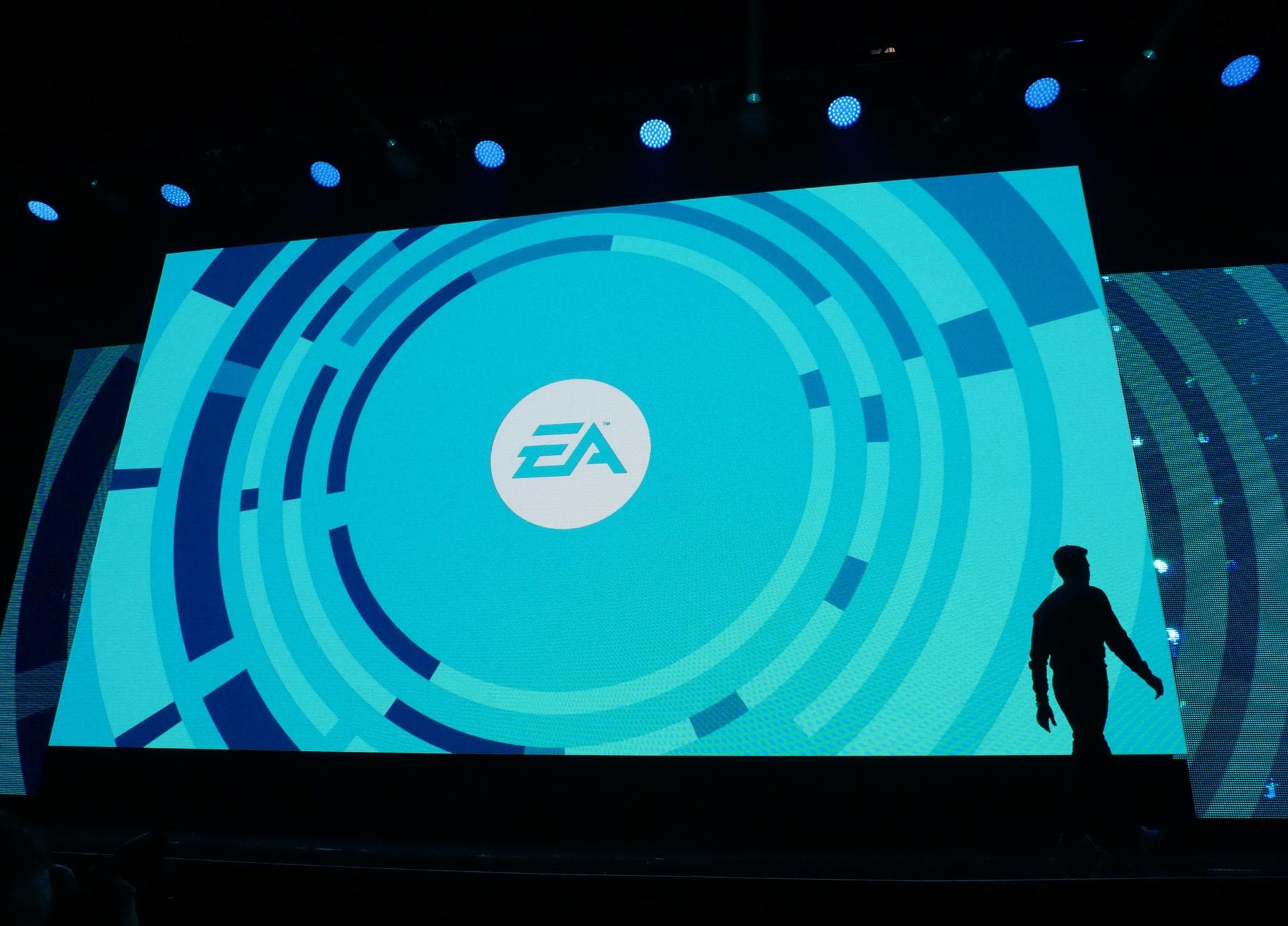 Gigante de los videojuegos EA deja de cotizar en bolsa tras su venta por $55,000 millones