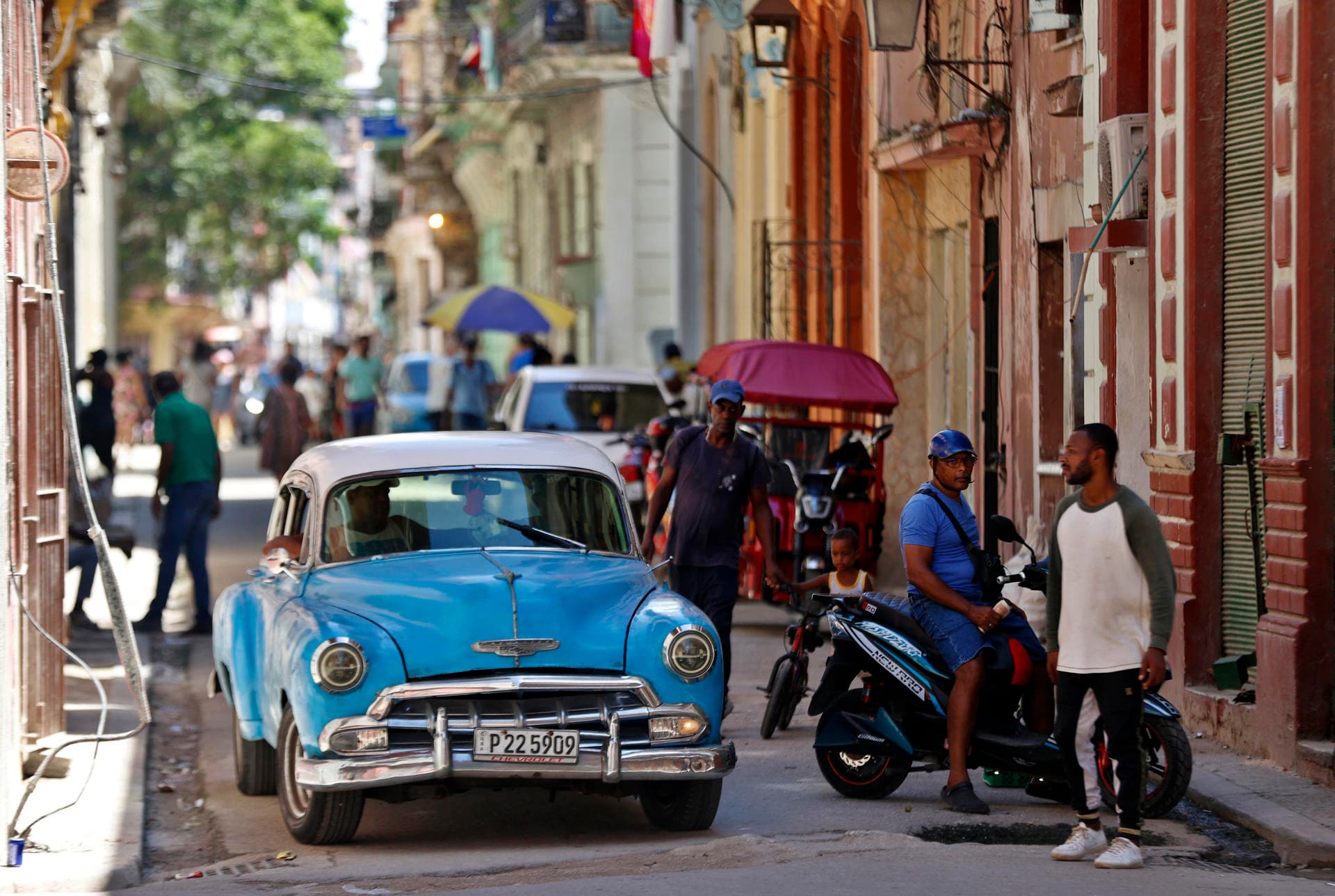 Más de la mitad de Cuba tendrá apagones simultáneos este lunes