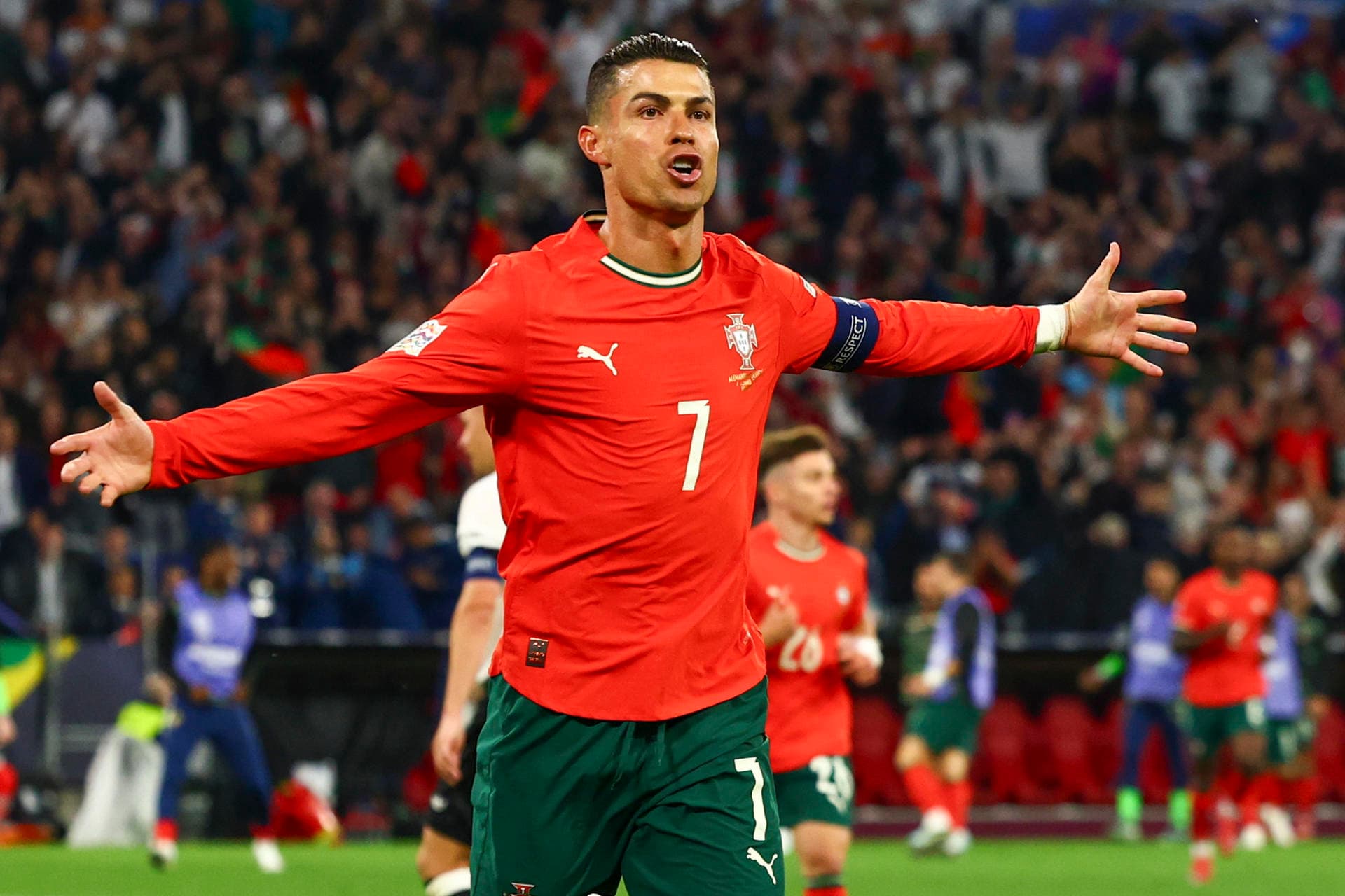 Cristiano Ronaldo, primer jugador de fútbol billonario