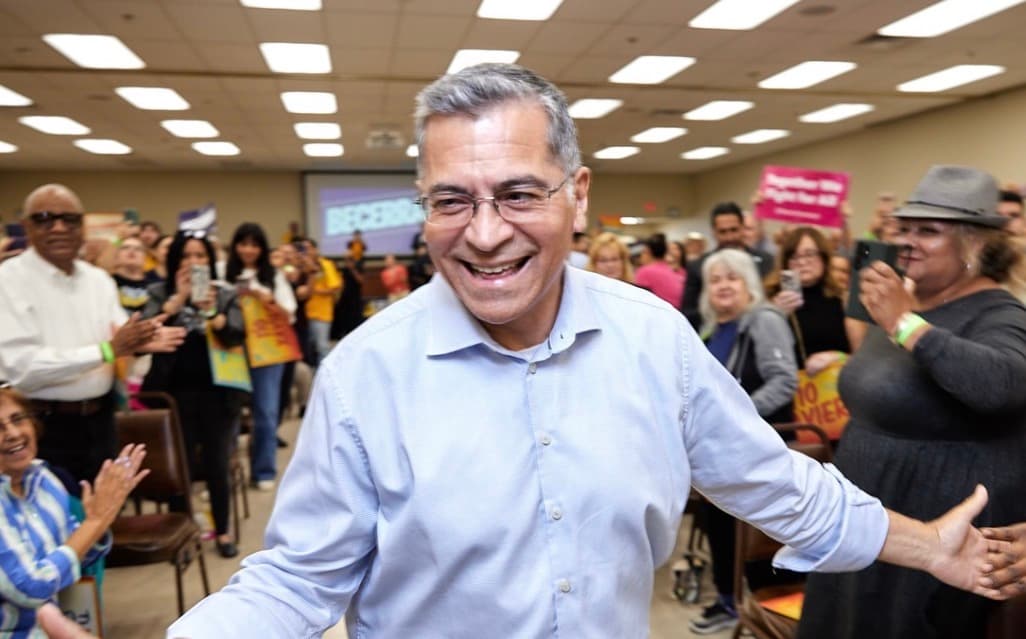 Demócrata Xavier Becerra se afianza como favorito para gobernar California, según sondeo