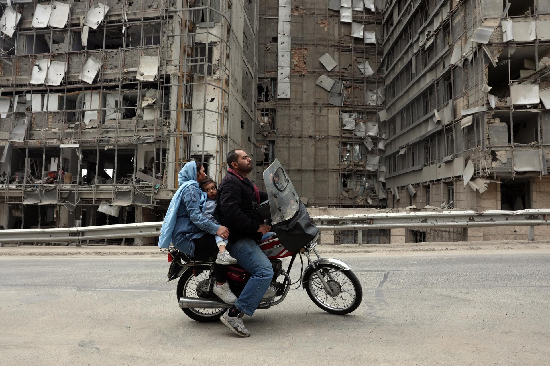 Irán anuncia una nueva ola de ataques contra bases de EE. UU. en la región y contra Israel