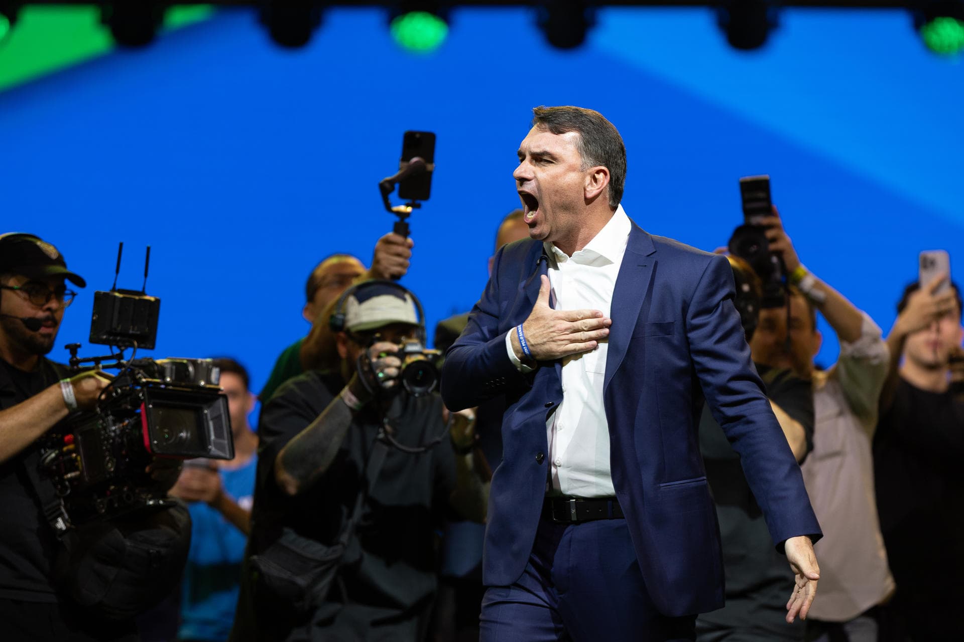 Flávio Bolsonaro invoca a su padre en el lanzamiento de su candidatura
