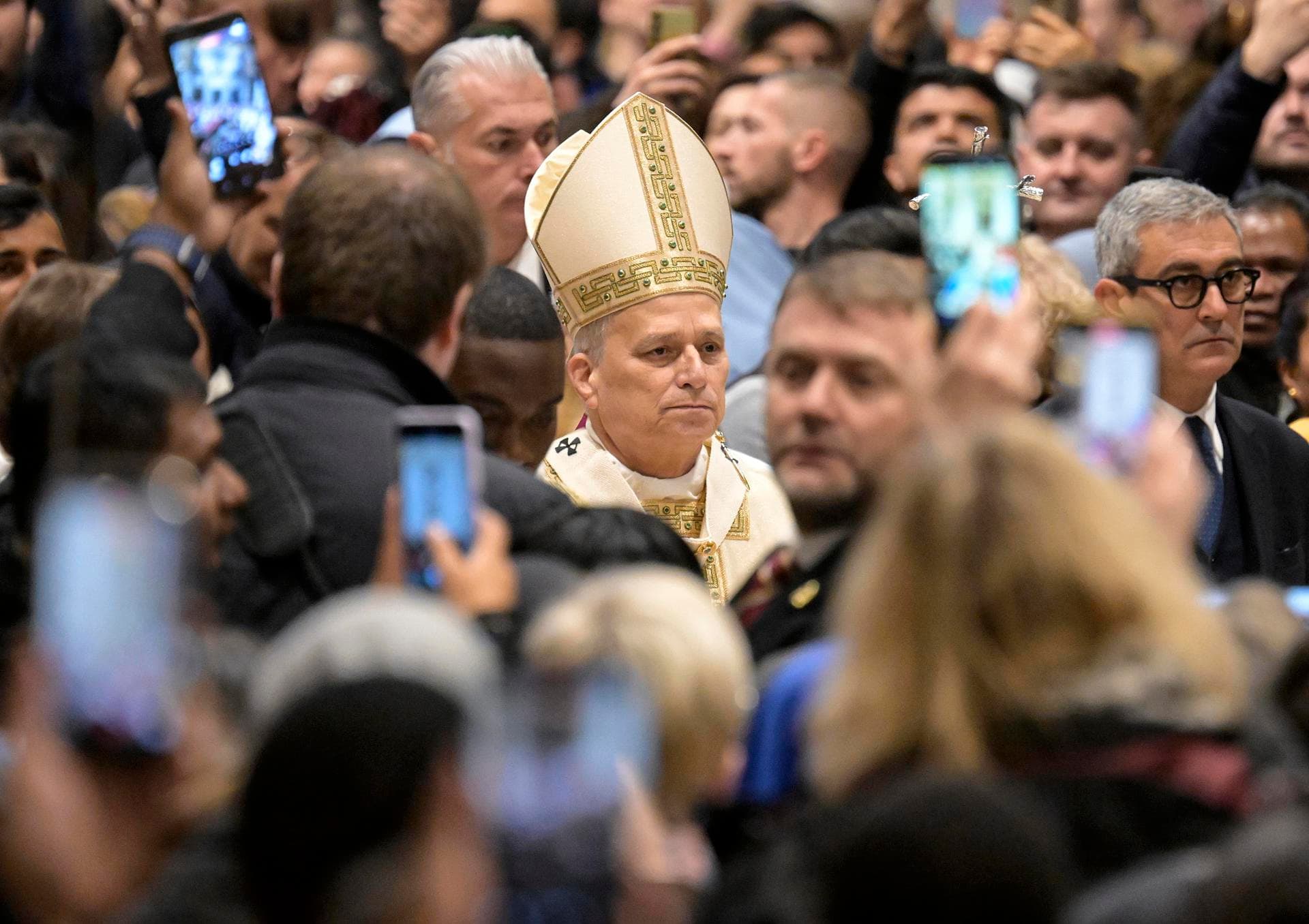 El Papa clausura el Jubileo al cerrar la Puerta Santa del Vaticano