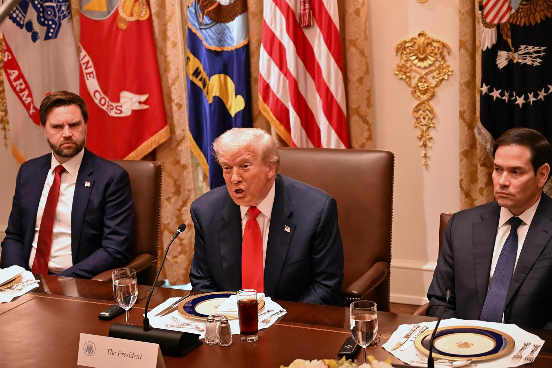 Trump amenaza con "castigos" comerciales a España por su baja contribución a la OTAN