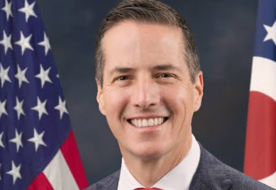 Senador republicano nacido en Colombia propone prohibir la doble nacionalidad en EE.UU.