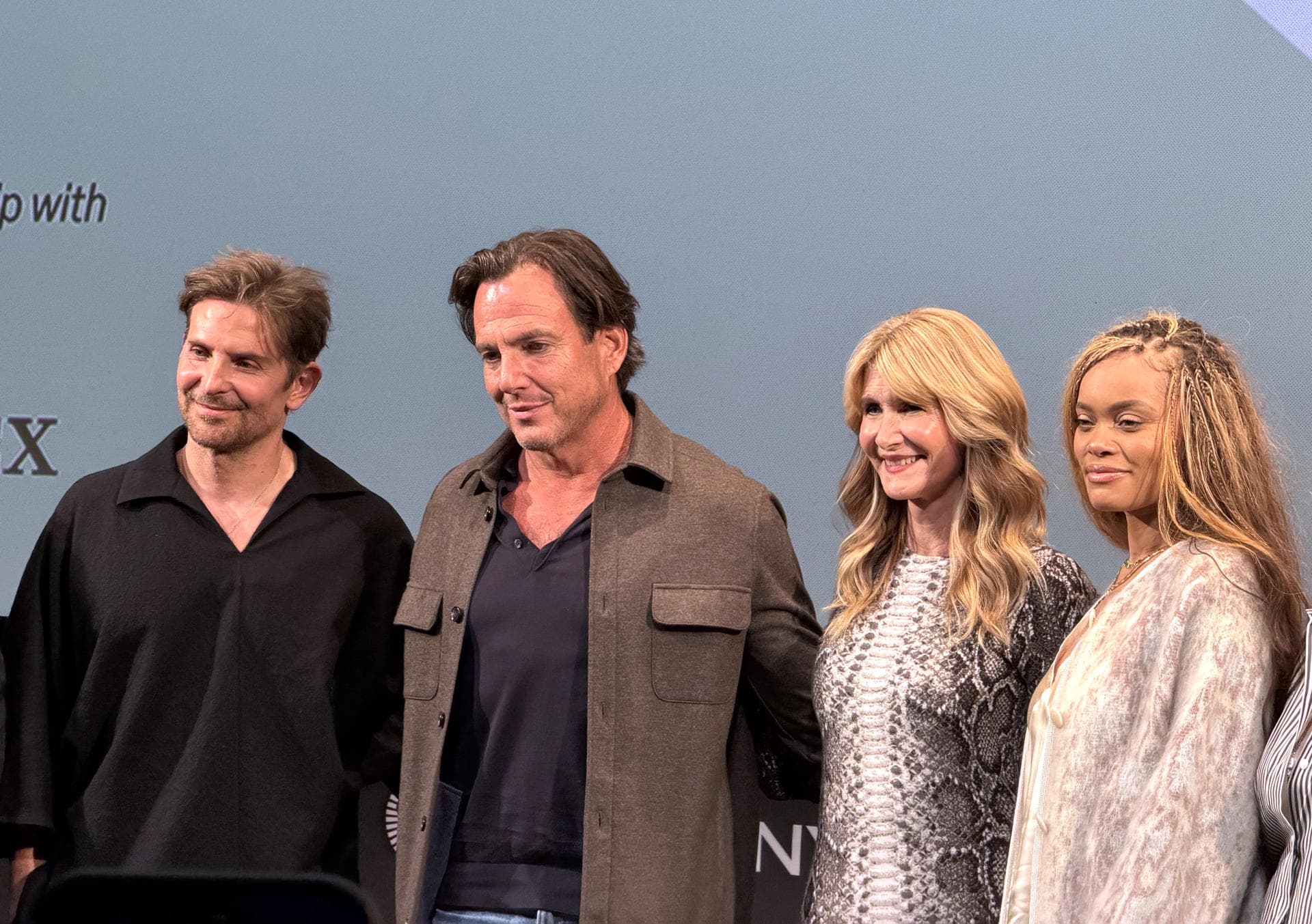 Bradley Cooper baja el telón con su comedia 'Is this thing on?'