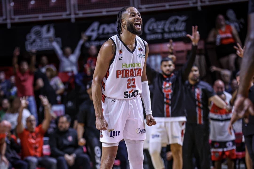 Piratas defienden su casa ante los Capitanes