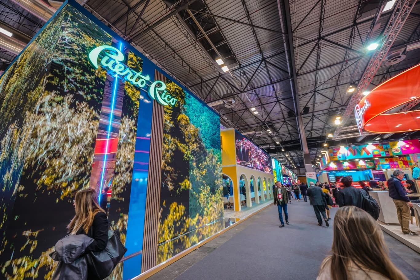 Fitur abre sus puertas al público entre el color del turismo y la sombra del luto