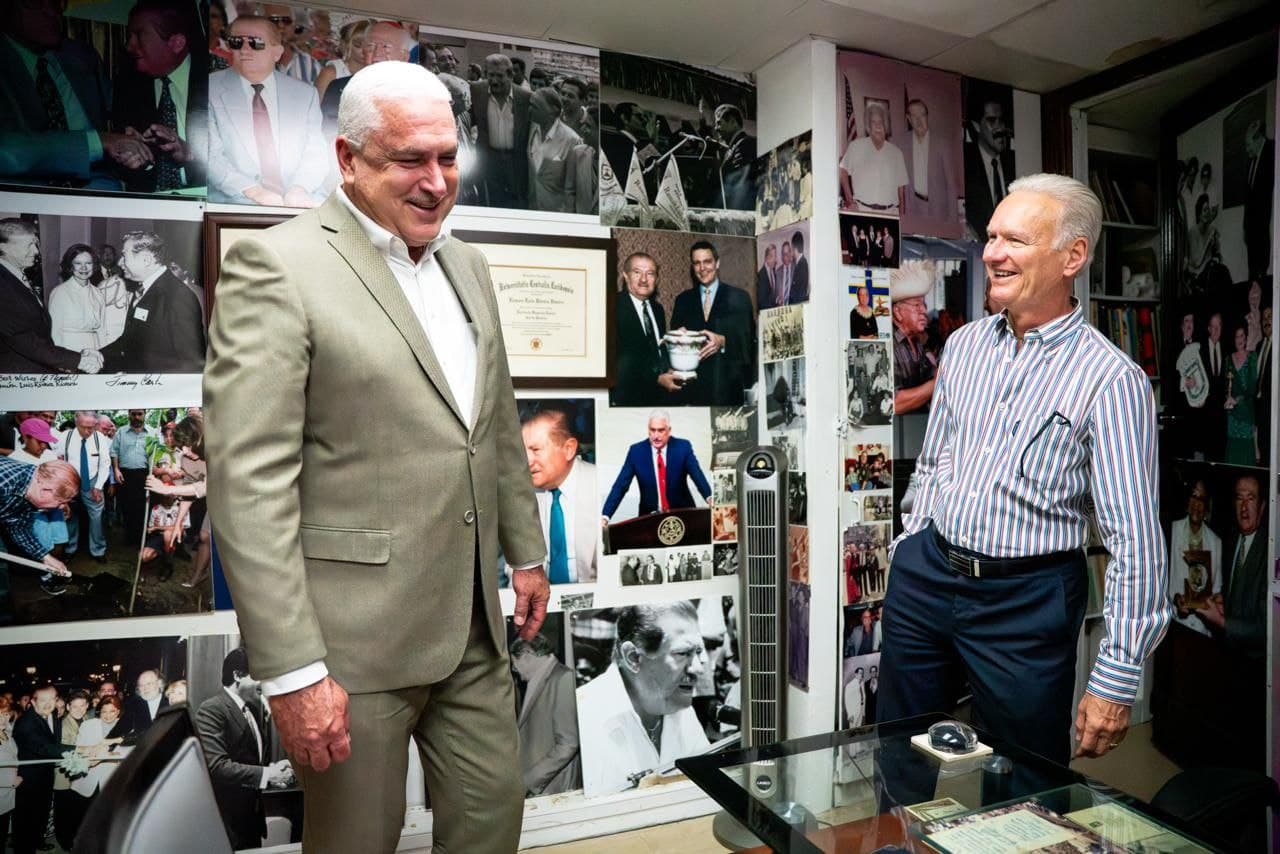 Thomas Rivera Schatz y el actual alcalde de Bayamón, Ramón Luis Rivera hijo.