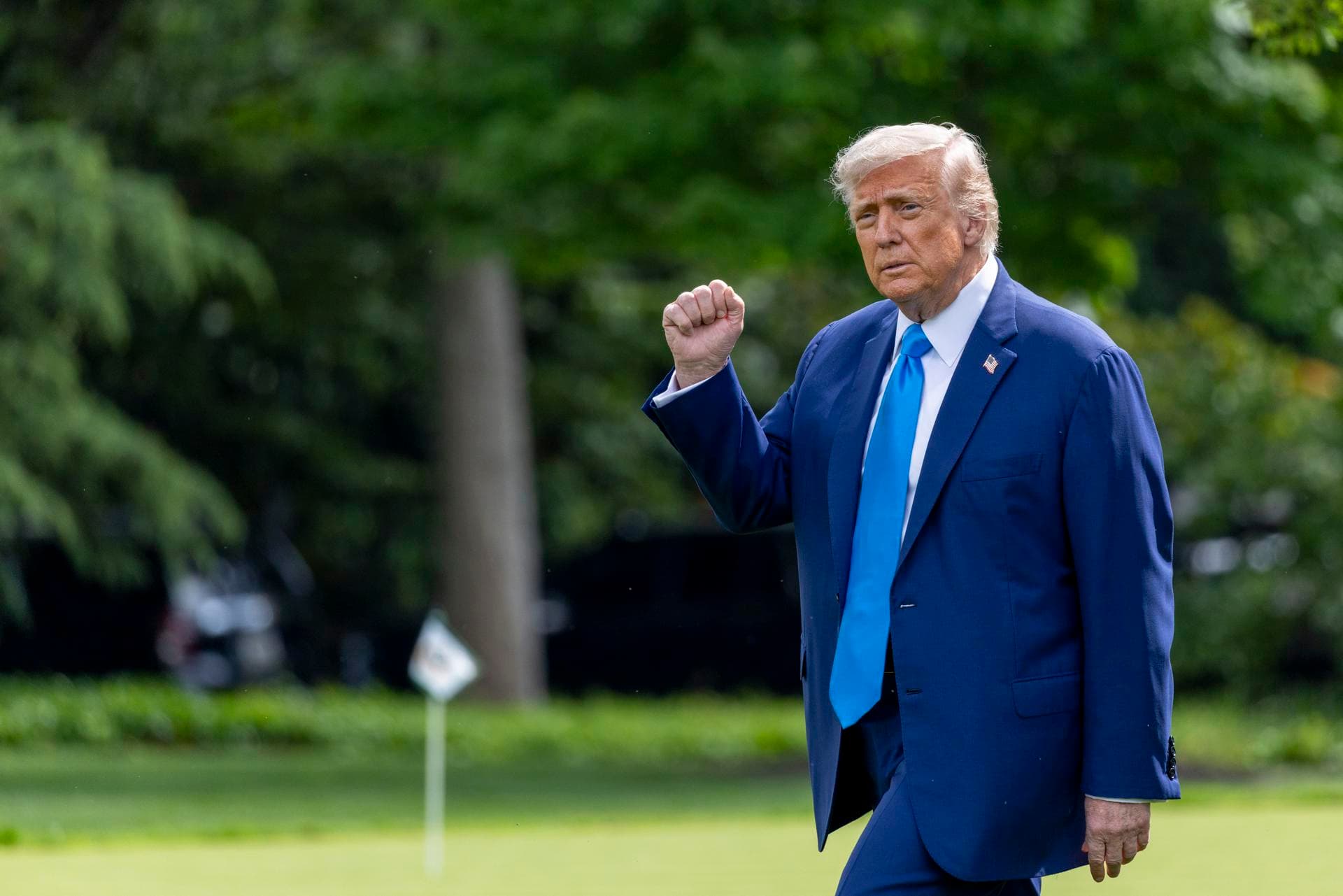 Trump firma orden para regular los drones 