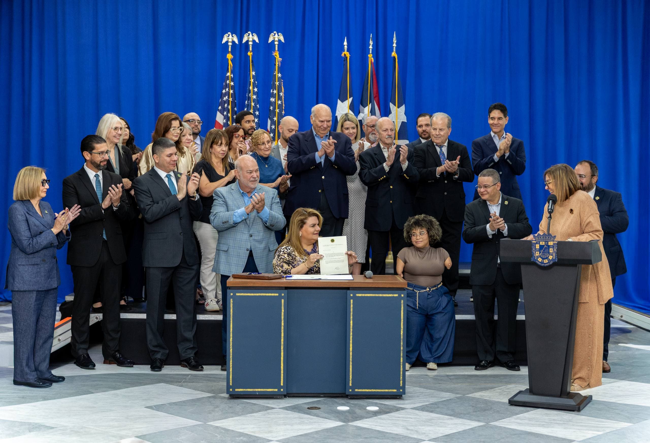 Gobernadora convierte a SER de Puerto Rico en Patrimonio