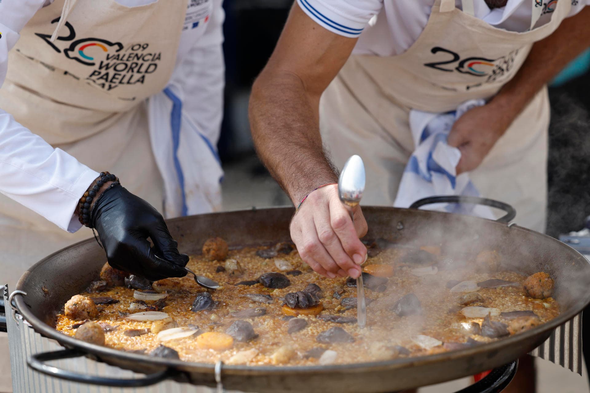 El chef francés Frederic Gallego gana el World Paella Day 2025