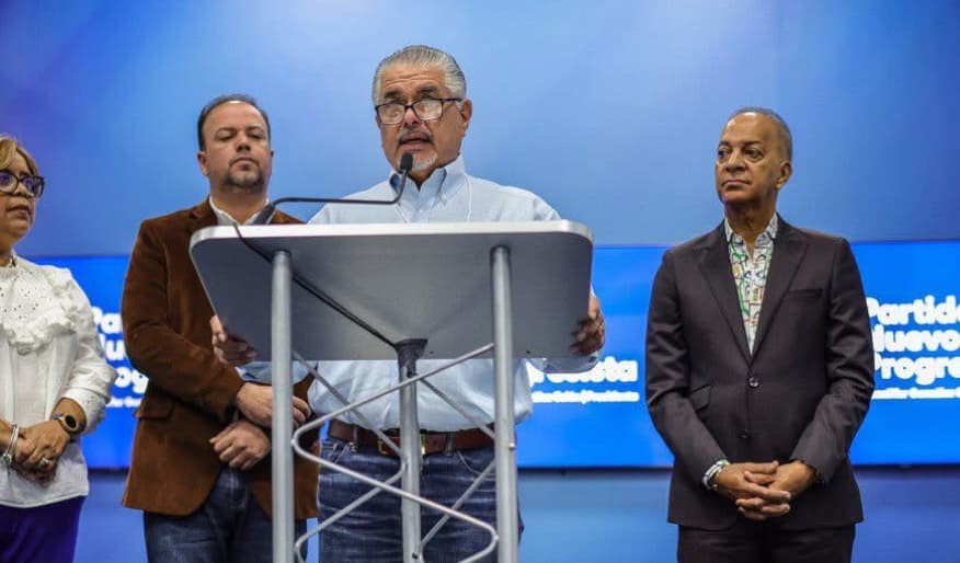 Santini critica al Comisionado Residente por el estatus