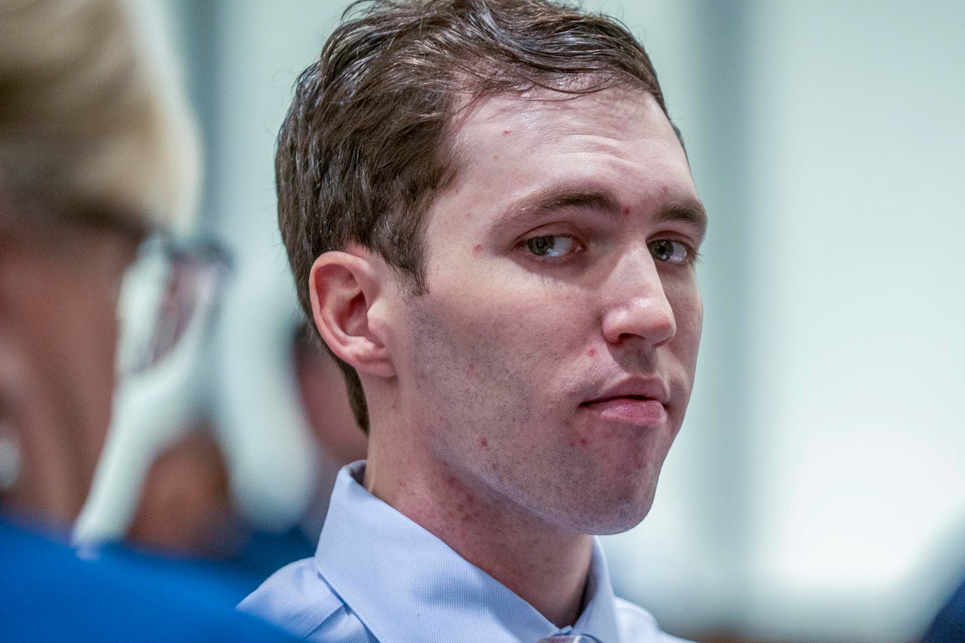 [VIDEO] Acusado de asesinar a Charlie Kirk se presenta en persona por primera vez en corte