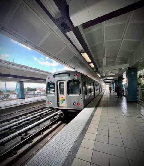 Reanudan operaciones del Tren Urbano tras inspección técnica