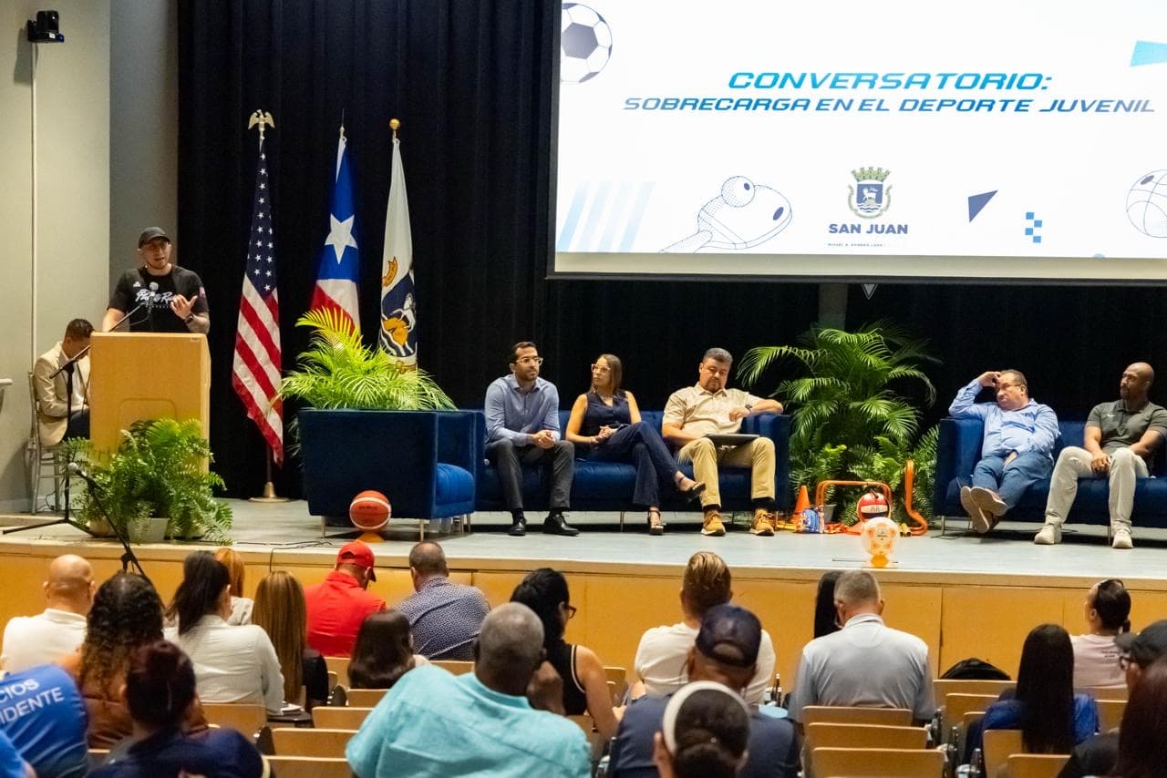 Celebran conversatorio sobre sobrecarga en deporte juvenil