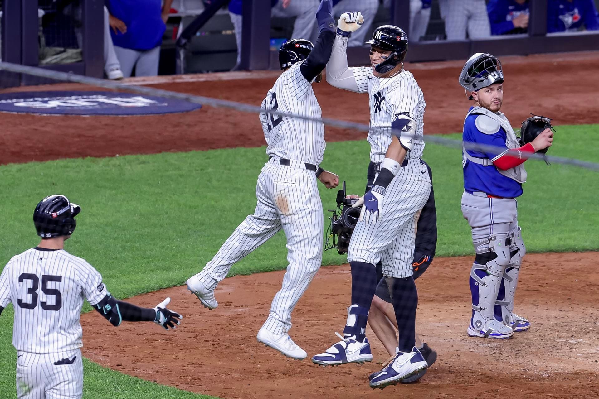 Aaron Judge mantiene con vida a los Yankees