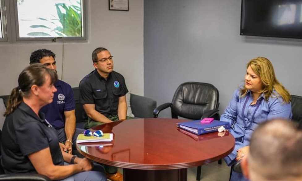 Gobernadora pendiente ante acercamiento del huracán Erin