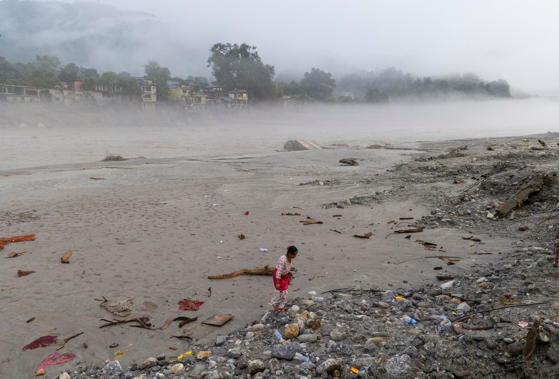 Nepal reporta casi 1,400 muertos y mantiene en más de 4,000 los desaparecidos tras riada