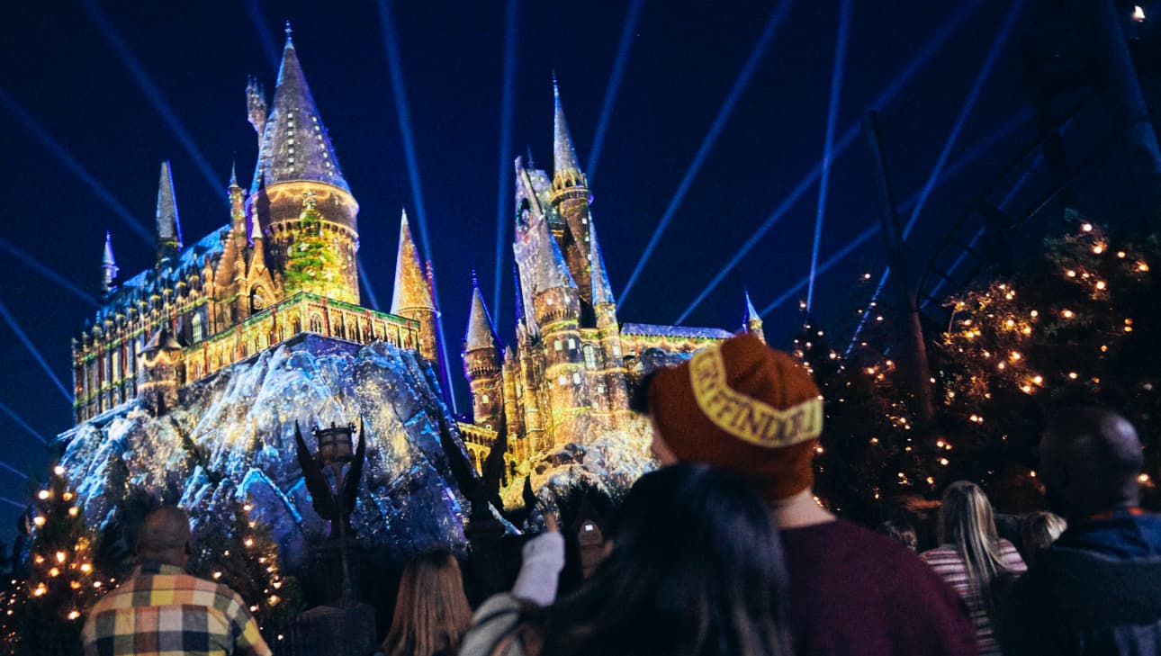 Universal inicia temporada navideña en Florida con actividades de Harry Potter y El Grinch