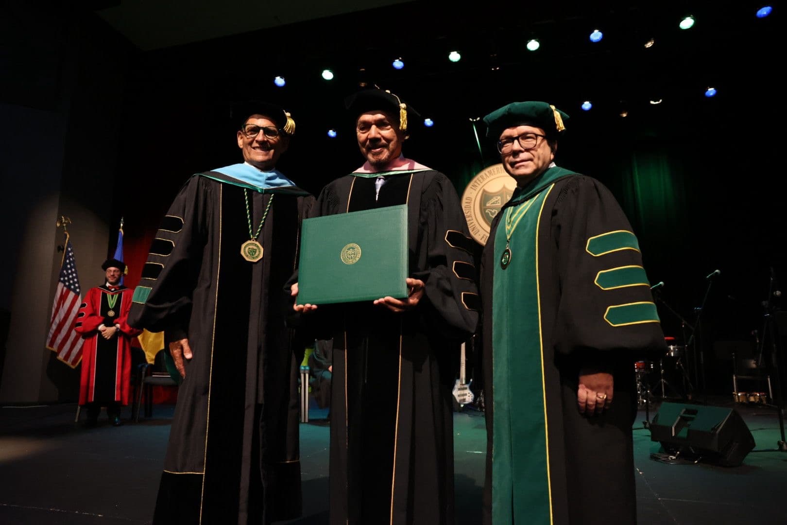 Universidad Interamericana otorga doctorado honoris causa a Bobby Valentín