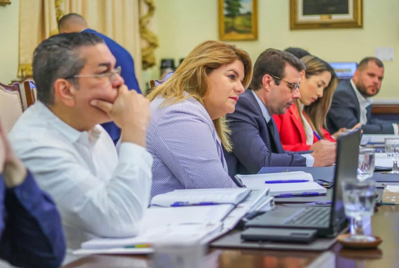 Gobernadora acusa a LUMA de crear caos con aviso falso de relevos de carga