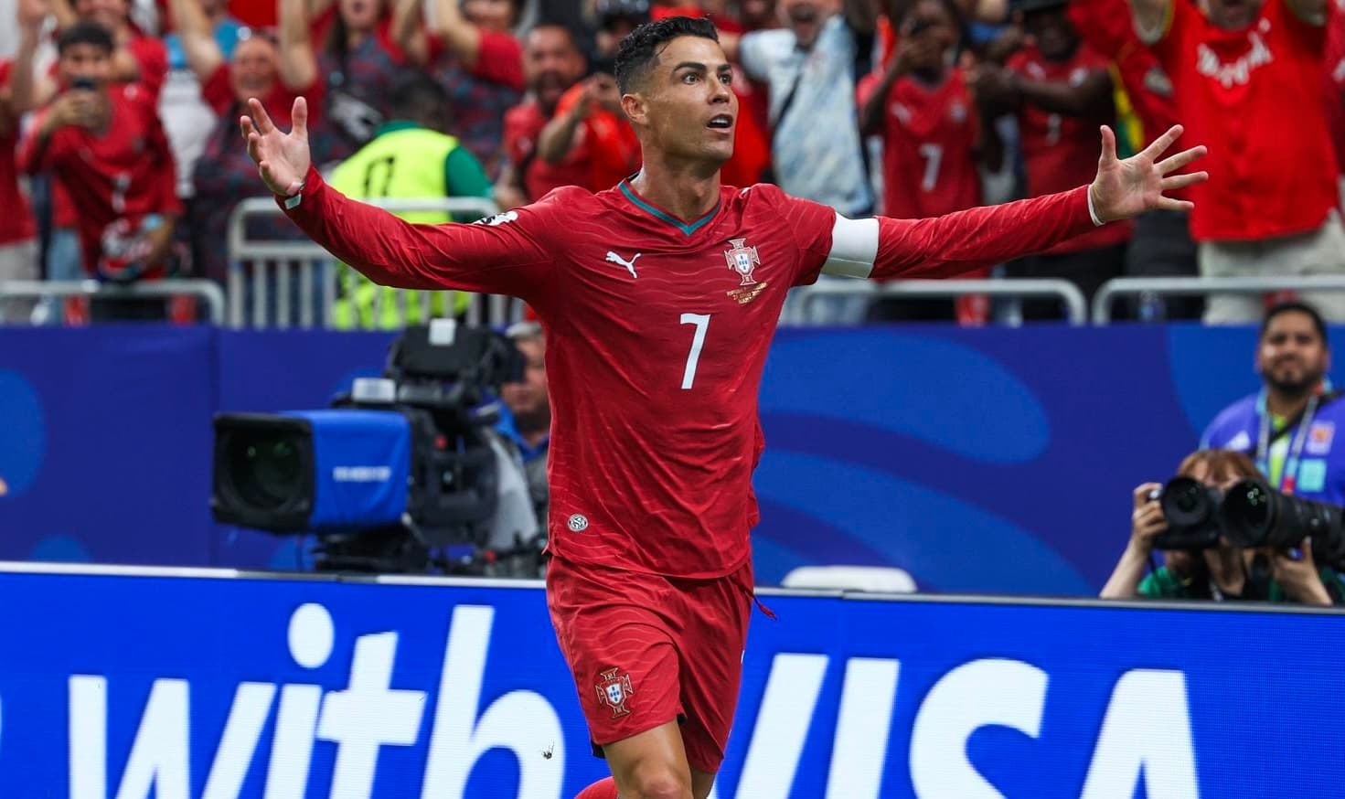 Ronaldo se suma a la fiesta de Messi, Mbappé y Haaland en un día de récords