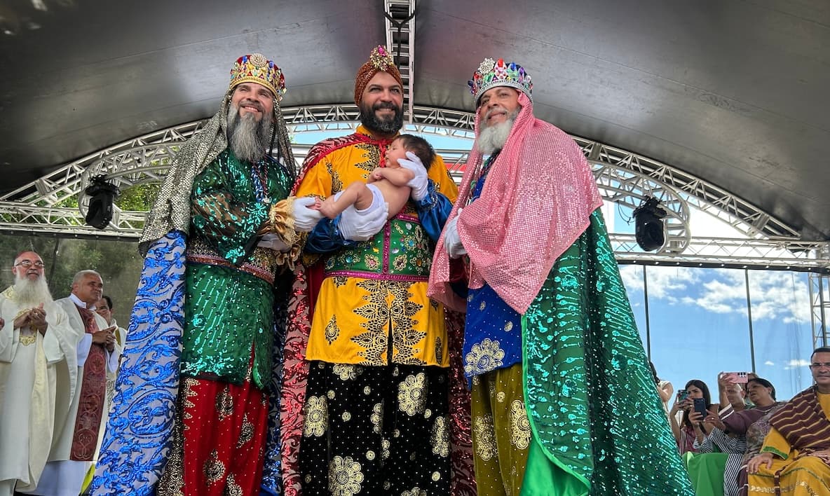 Miles participan de la 142 Fiesta de Reyes en Juana Díaz