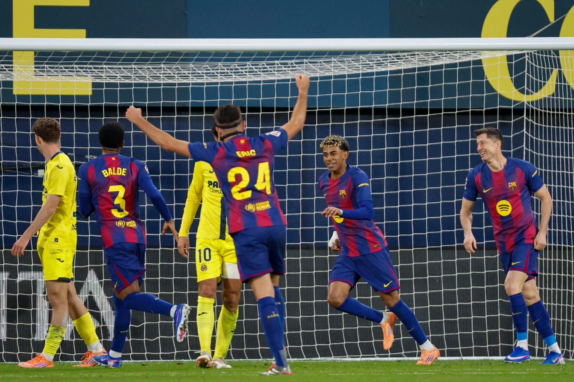 Raphinha y Lamine acaban con un errático Villarreal