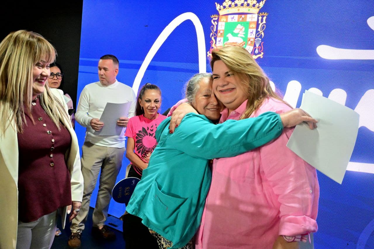 Administración de Jenniffer González logra cifra histórica de entregas de títulos de propiedad