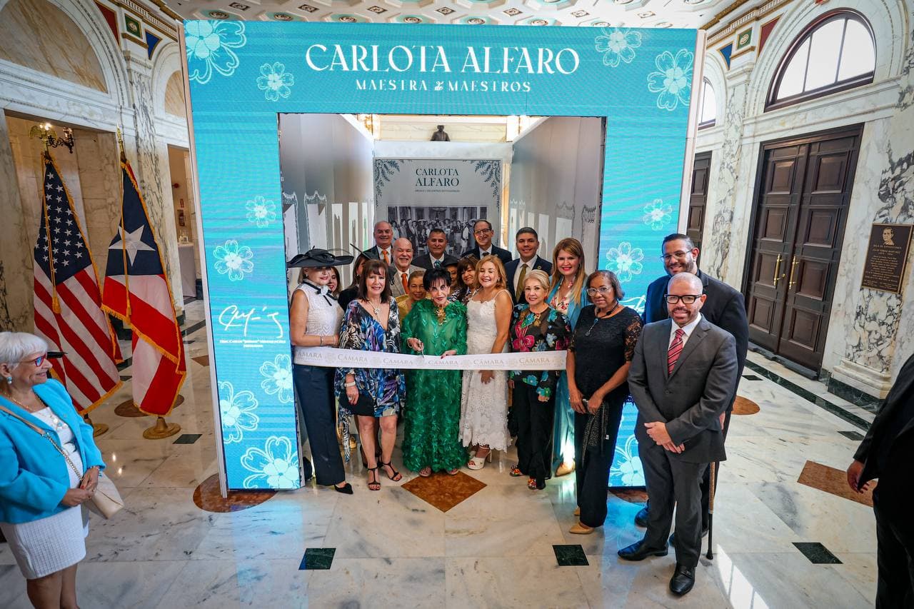 Cámara de Representantes rinde homenaje a diseñadora Carlota Alfaro