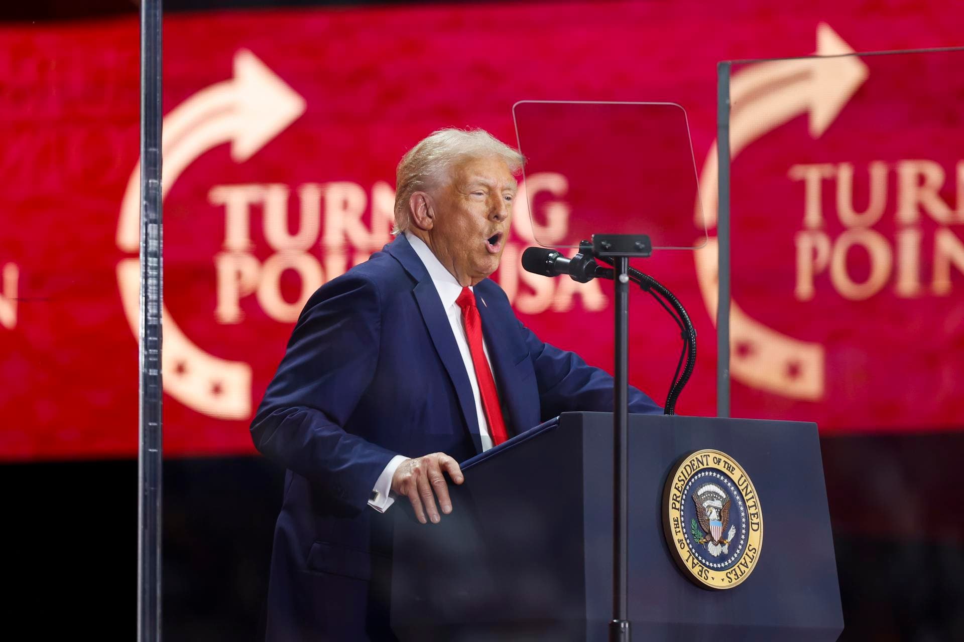 Trump honra a Charlie Kirk calificándolo como uno de "los más grandes patriotas" de EE.UU.