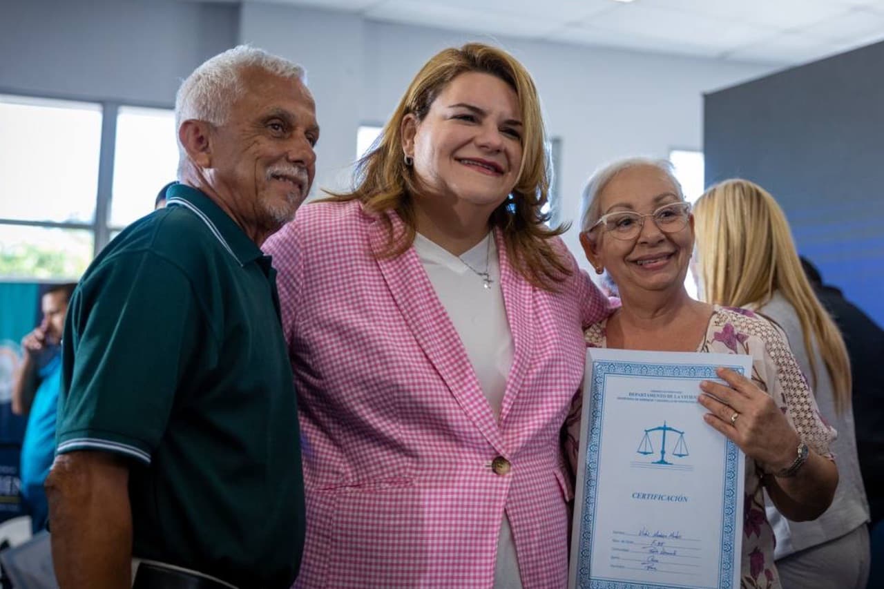 Jenniffer González impulsa desarrollo social y económico en Santa Isabel
