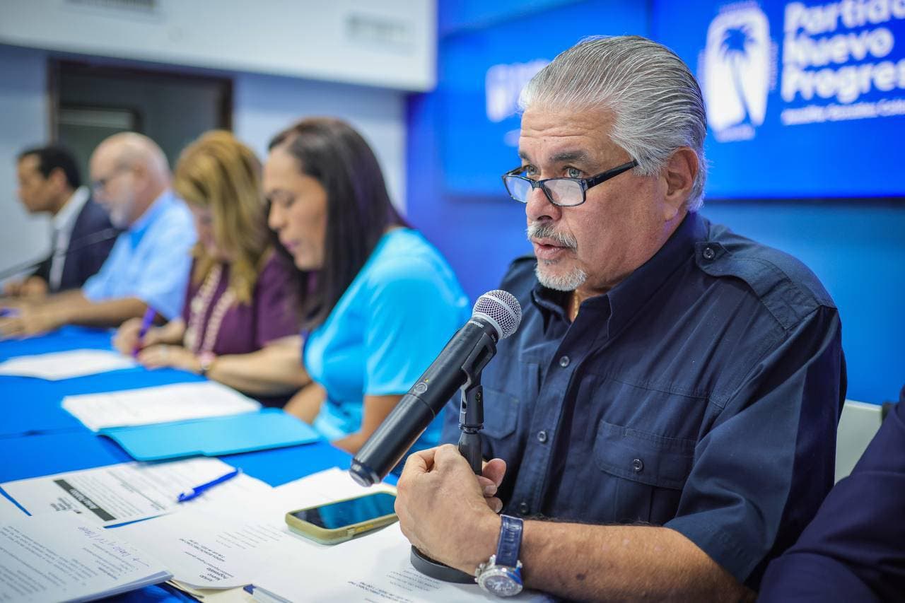 Santini señala a Comisionado Residente por "falta de ideas"