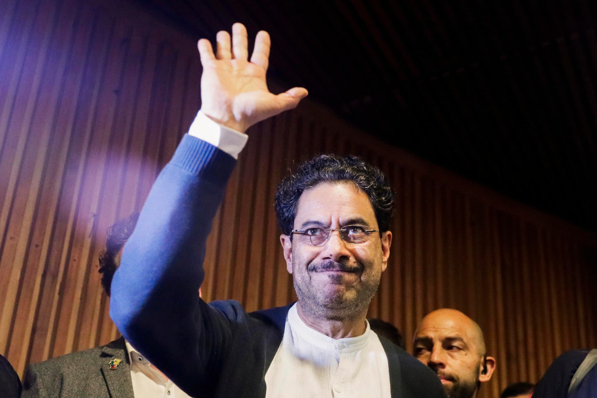 Senador izquierdista lidera intención de voto presidencial en Colombia