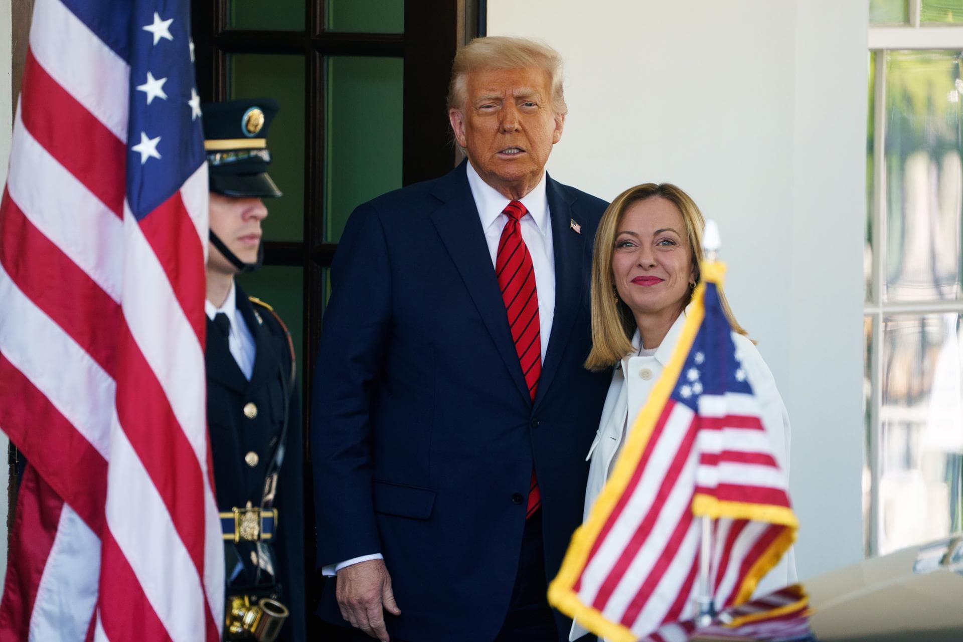 Trump dice que no habrá "muchos problemas para lograr un pacto con Europa" sobre aranceles