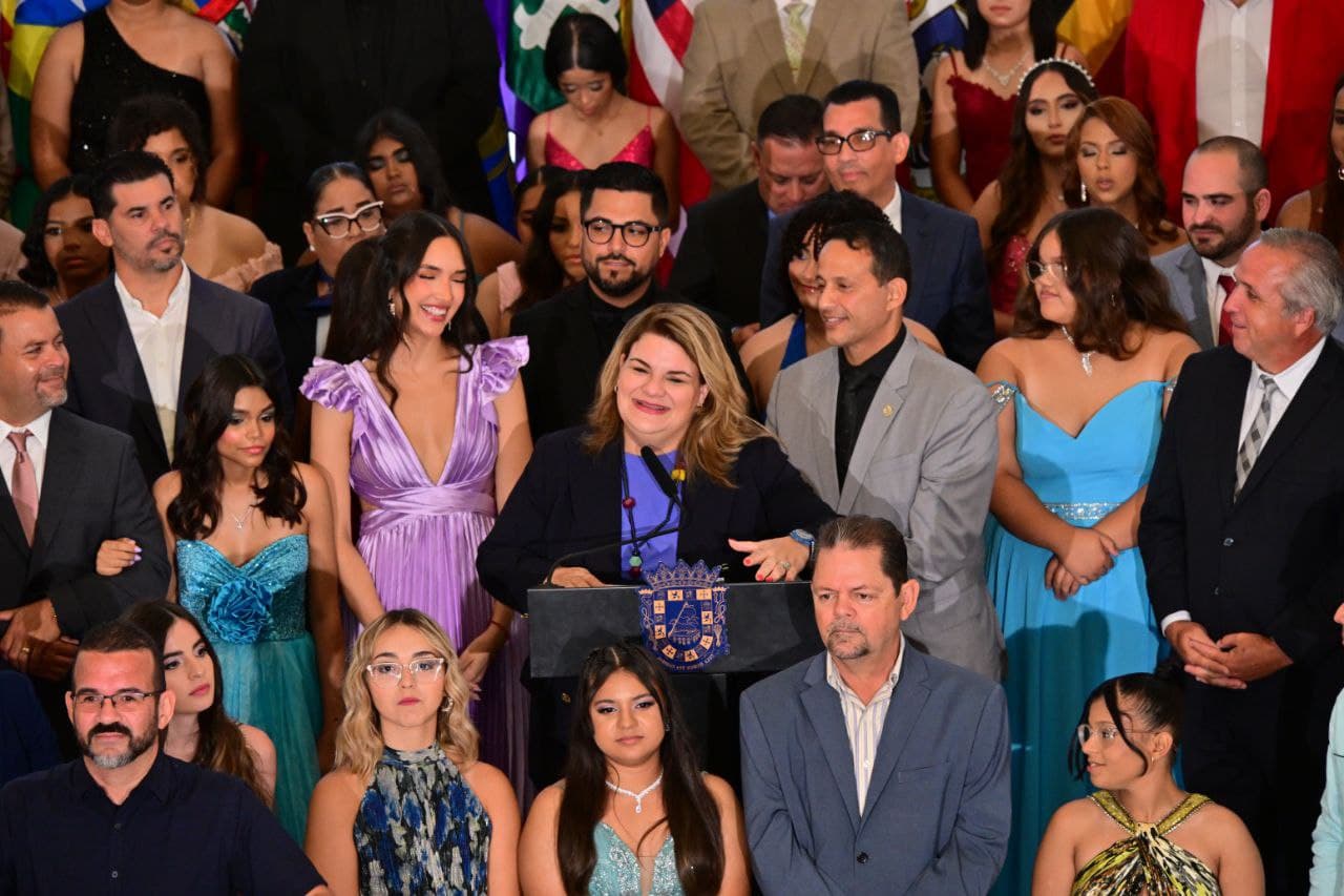 Anuncian iniciativa “Un Vestido, 78 Sonrisas”