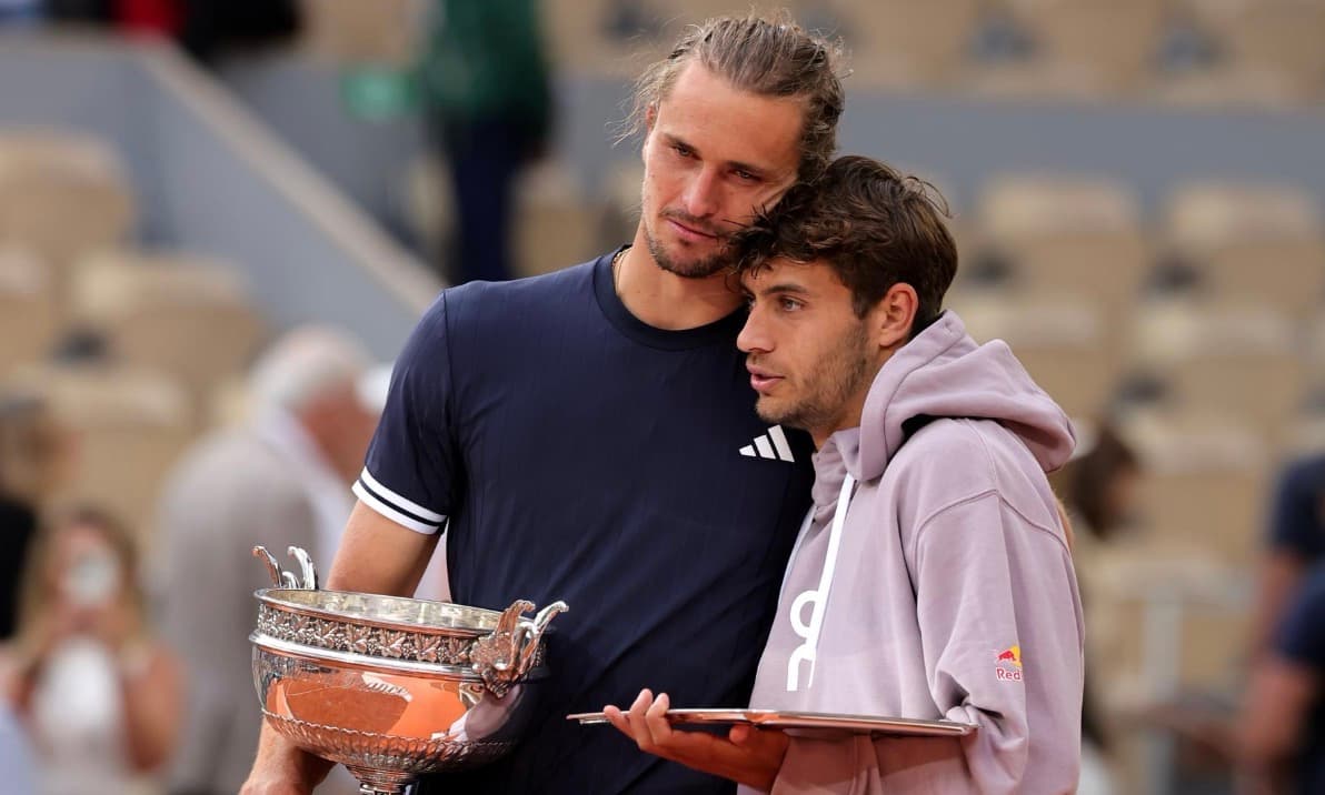 Zverev sufre para romper su maleficio con los 'grandes' y se consagra en Roland Garros