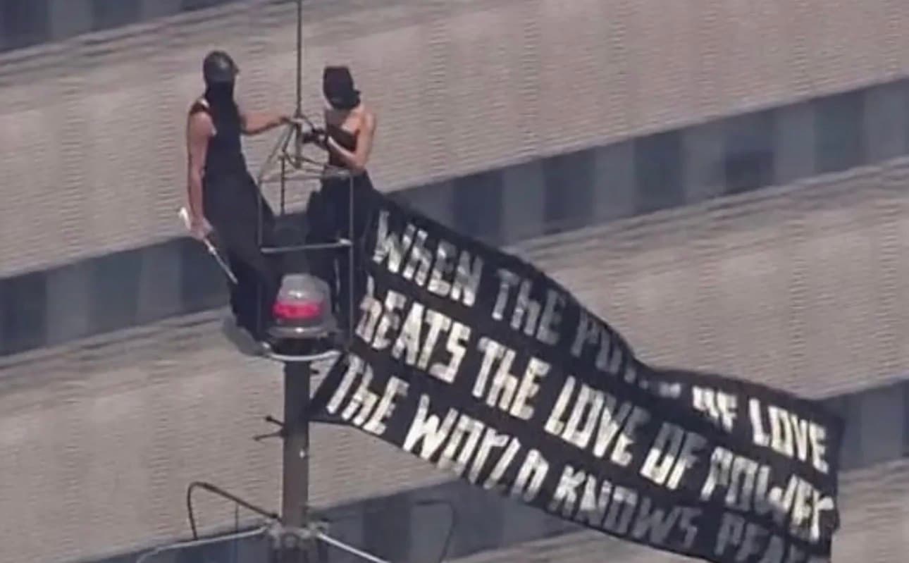 [VIDEO] Dos personas suben a la cima del Empire State Building y se prometen matrimonio