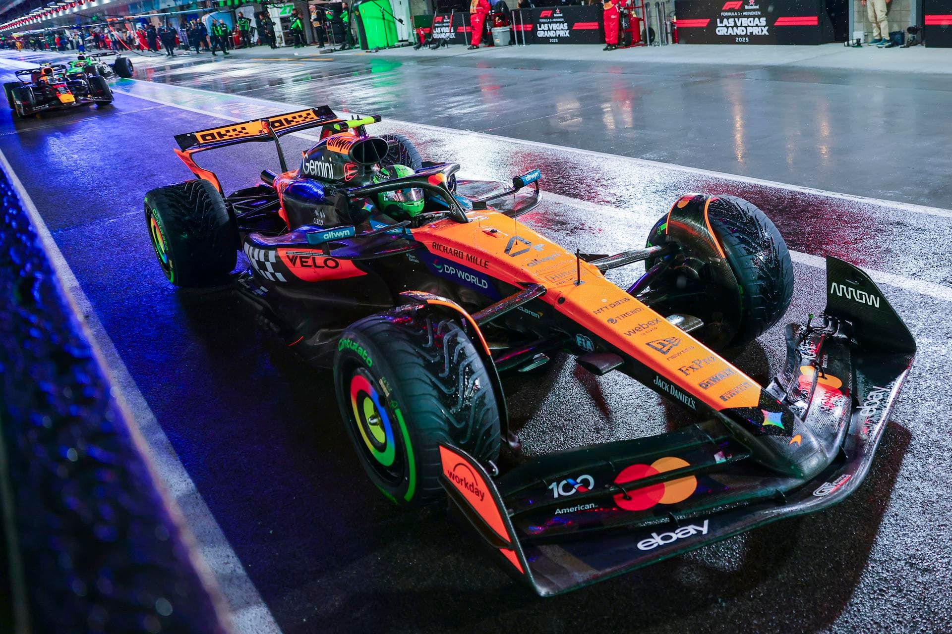 Norris baila bajo la lluvia para conseguir la ‘pole’ en Las Vegas, con Sainz tercero