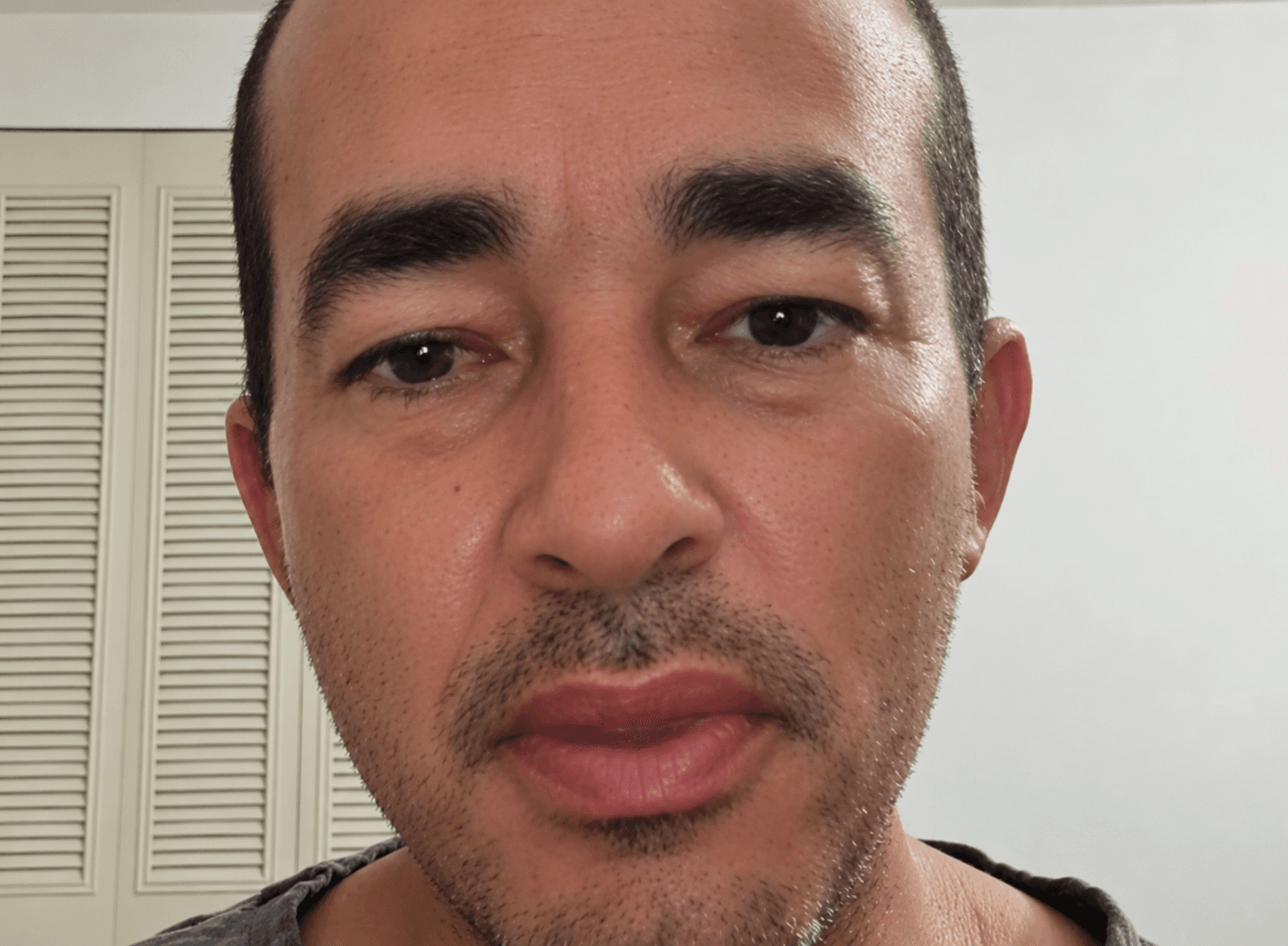 Recomiendan multa de $3,000 a Eliezer Molina por monetizar videos del Senado